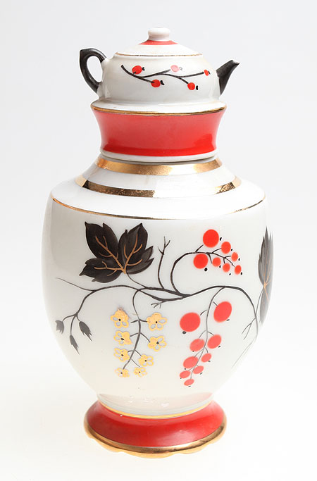 Чайница "Красная смородина" (фарфор, роспись), СССР, ЛФЗ, 1970-1980-е гг - 1980", № 51, стр 97 инфо 3827k.